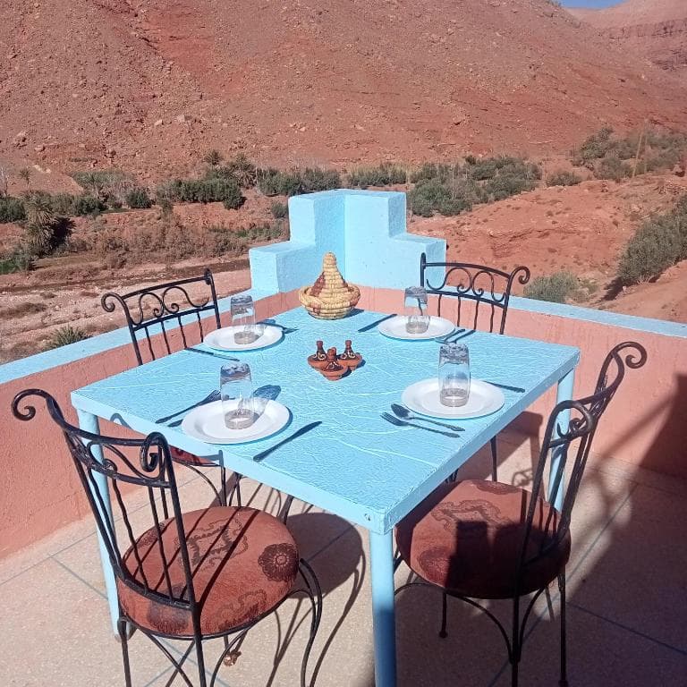 Terrace dining with mountain view